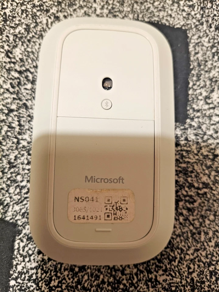 Microsoft Surface Mobile Wireless Mouse Bluetooth 1679/1679C - Image 2 of 4