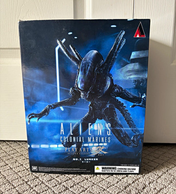 Play Arts Aliens Colonial Marines No.1 Lurker Xenomorph Figure (BROKEN LEG)