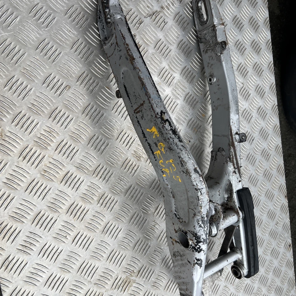 Suzuki RG125 RG 125 Fun 1992 Swingarm Swinging  Arm - Image 2 of 4