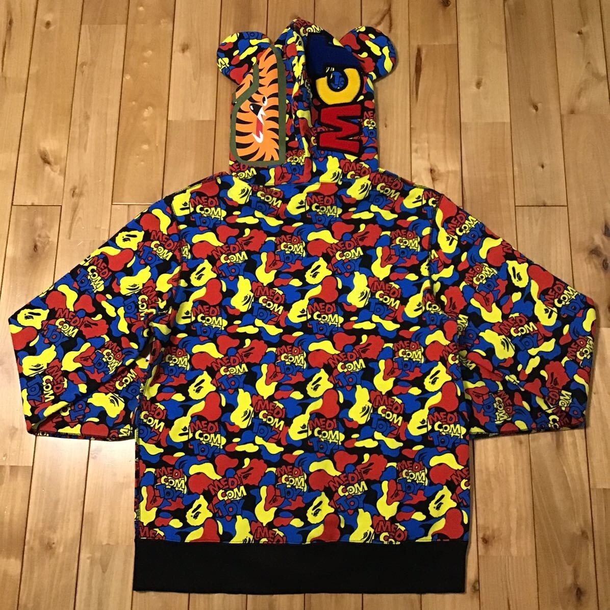 BAPE × medicom toy BE@R Shark full zip hoodie BEAR A Bathing BAPE × medicom toy BE@R Shark full zip hoodie BEAR A Bathing