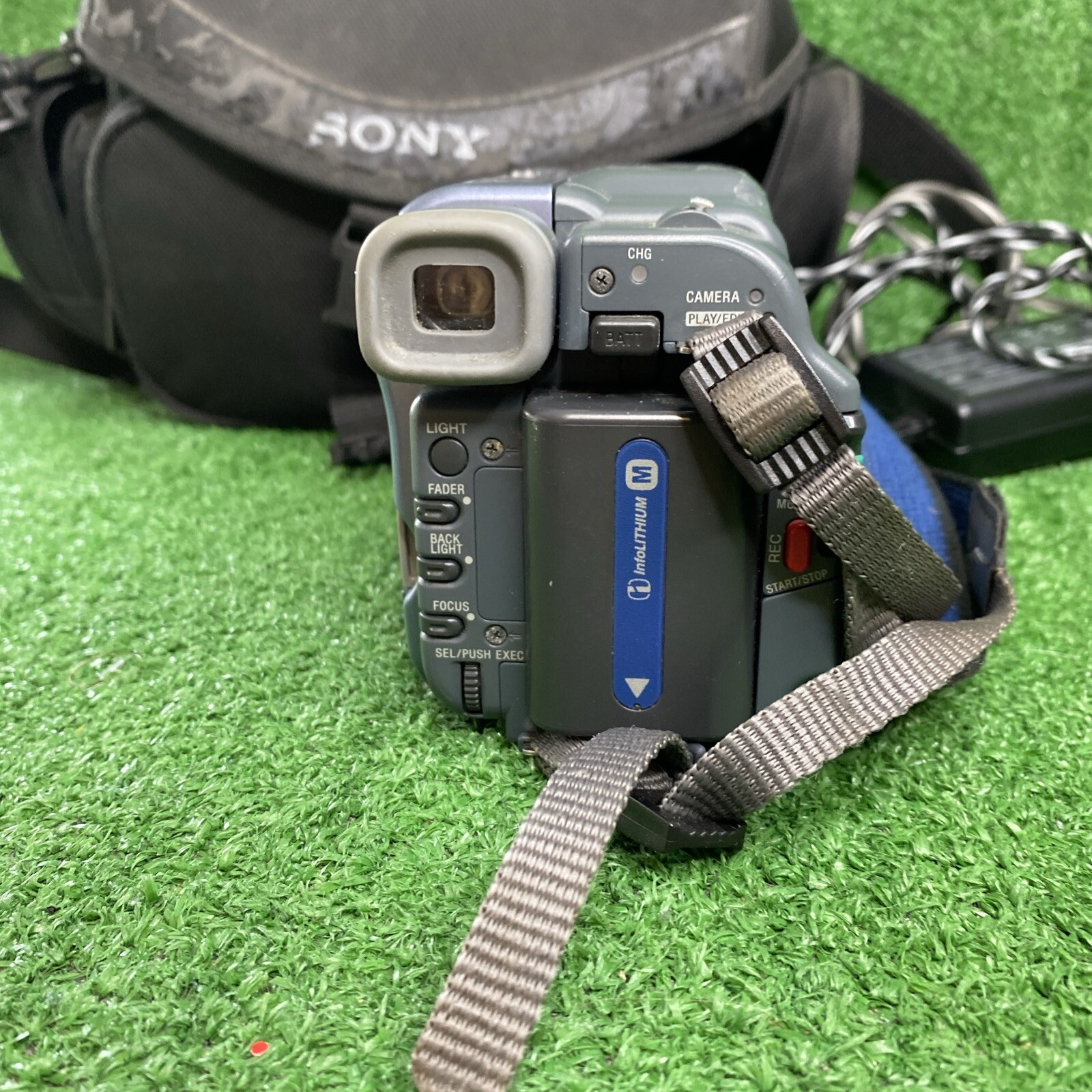 Sony CCDTRV328 HI8 8mm Video8 Camera Camcorder VCR Player Video