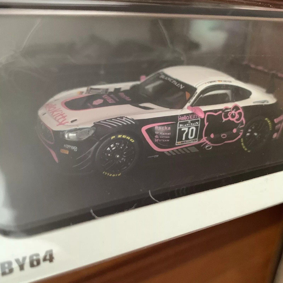 Tarmac Works x Hobby64 - Mercedes-AMG GT3 Blancpain Hello Kitty