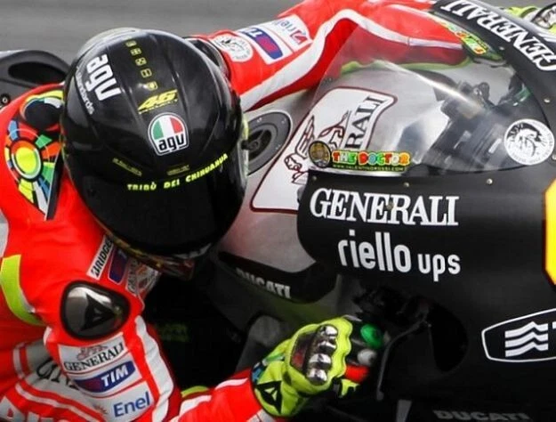 MODELLINO CASCO HELMET 1:8 MINICHAMPS VR/46 ROSSI DUCATI MOTOGP TEST SEPANG 2012 - Immagine 4 di 4