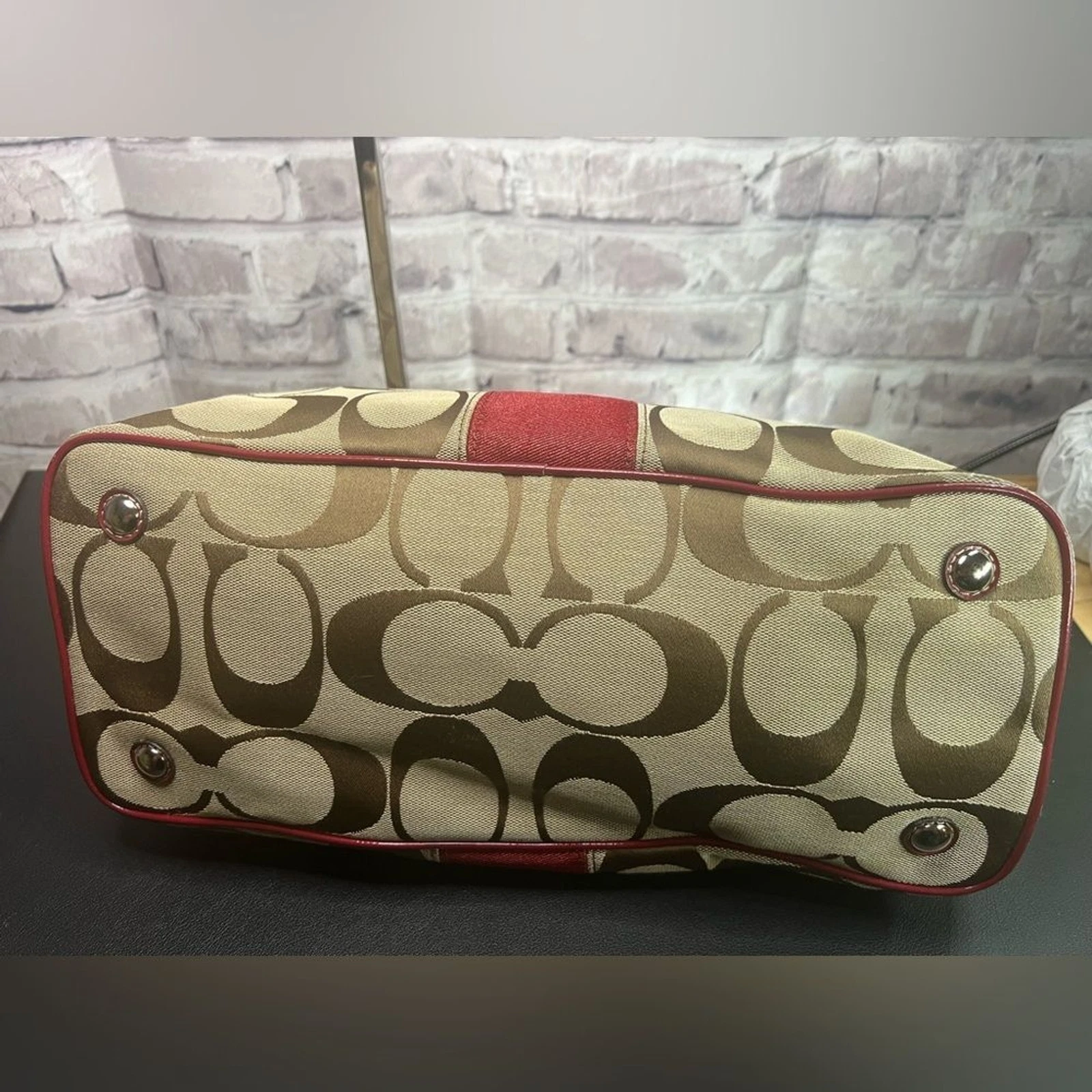 Borsa da trasporto Coach Signature a righe C con Kisslock F17424