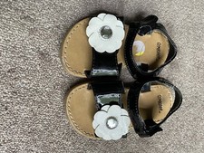 Gymboree BEE CHIC Toddler Girls Black Sandals White Flower Gem Size 6 Used