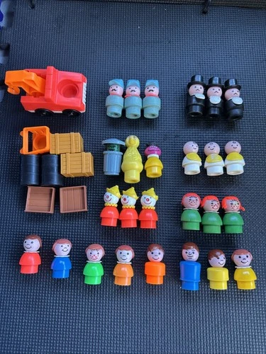 Vintage Fisher Price Little People 26 Figures And Accessories B5