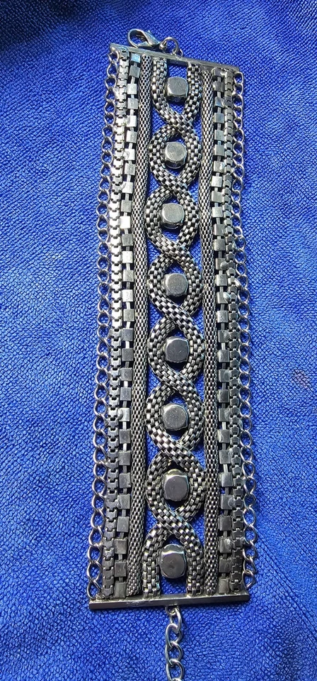 Brazalete ancho llamativo - Estrás tono plata y malla de cadena - Glam Punk Foto 2 de 3