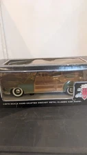 1/18 Diecast Motor City Classics 1948 Chrysler Town & Country, Green, in box