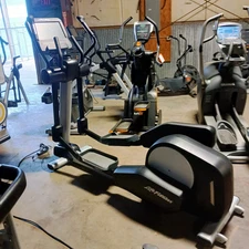 Life fitness Club Series+ Elliptical Cross-Trainer w/SE3 HD Console
