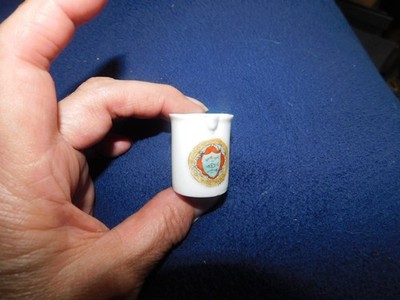 TEENY VINTAGE VERGOLDETE WAPPEN MINI KRUG WERT WAPPEN HERGESTELLT IN DEUTSCHLAND 1,25'' HOCH