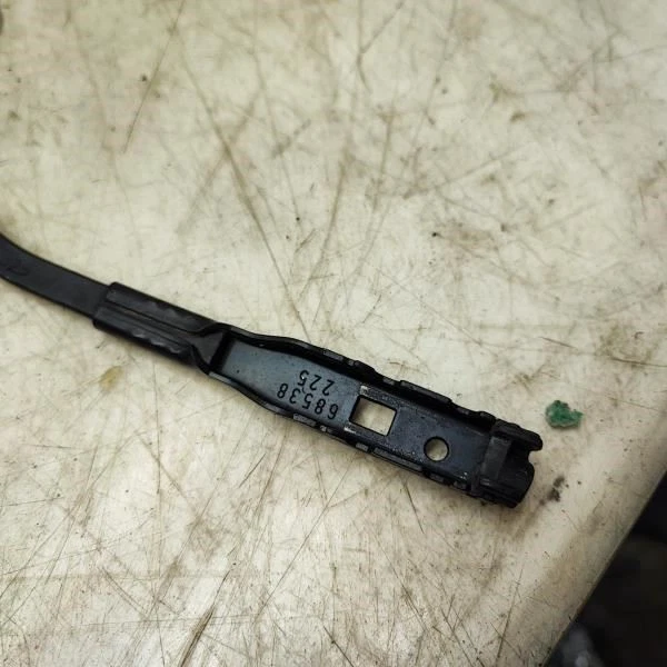 2015-2023 Mercedes-Benz C 300 Front Driver Left Side Wiper Arm 205-820-37-00 OEM - Image 4 of 4