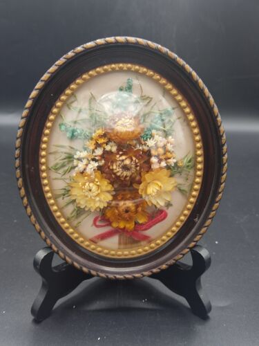 Cadre vintage ovale bombé bouquet de fleurs séchées et tissus - Foto 1 di 6