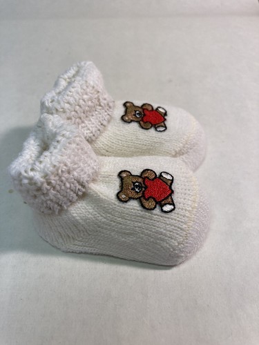 Newborn to three months baby booties teddy bears - Picture 3 of 7