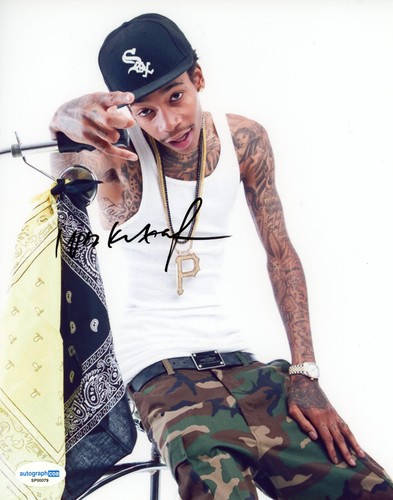 Wiz Khalifa "Rolling Papers" Rapper AUTOGRAPH Signed Autographed 8x10 Photo ACOA