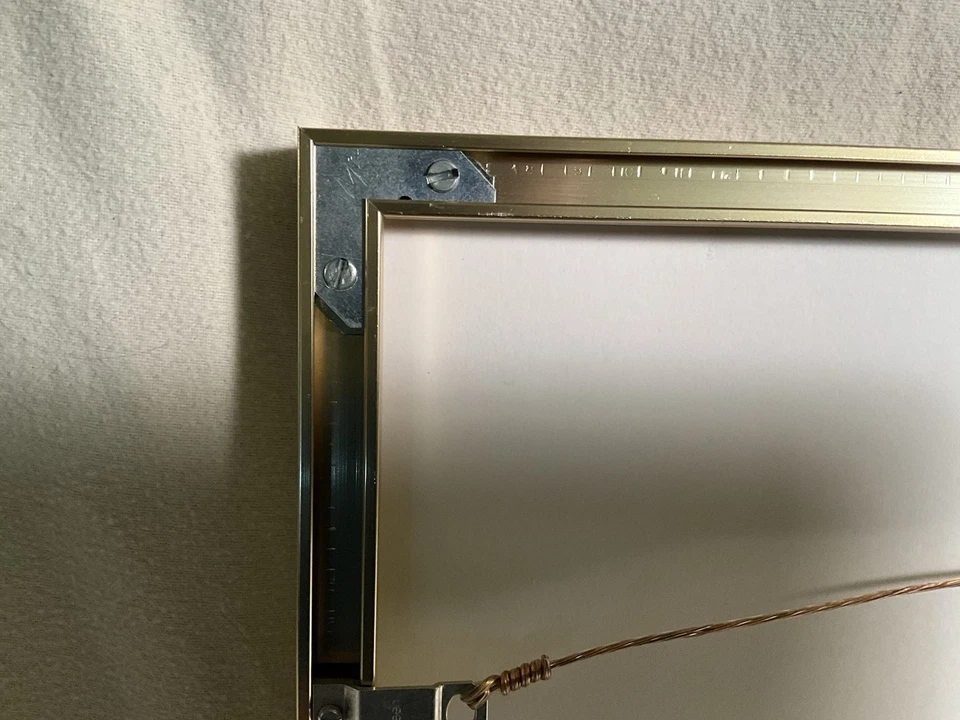 Marco de metal dorado 16” x 13,5” doble mate, azul real, dorado, apertura de 8,5” x 11” Foto 3 de 4