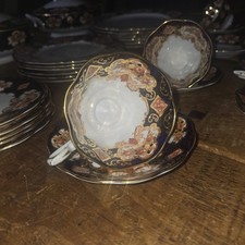 Royal Albert Heirloom Bone China Set 36 Piece + 2 Taurines