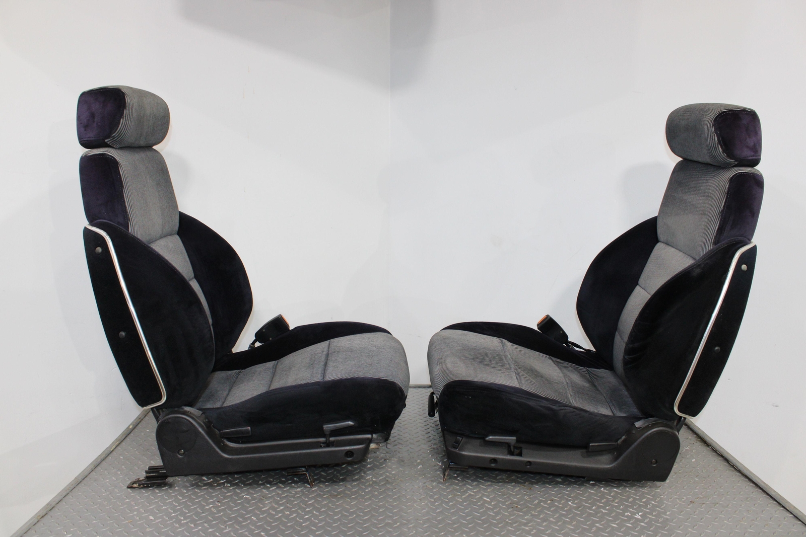 8489 Nissan 300ZX Z31 Pair LH&RH Cloth Power Front Seat Set (Black