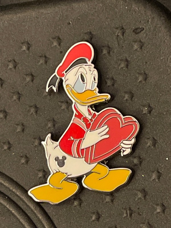 2025 Disney Hidden Mickey Donald Duck Seasons Series Valentines Day Trading Pin