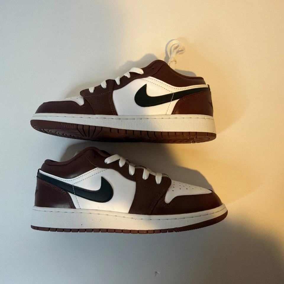 Air Jordan 1 Low SE GS 'Dark Pony' Talla 6.5Y HF3188-102 Totalmente Nuevo En Caja Foto 3 de 4