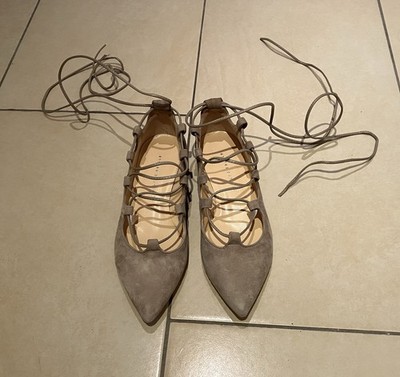 Beige Ballettflats aus Leder mit dekorativer Schnürung