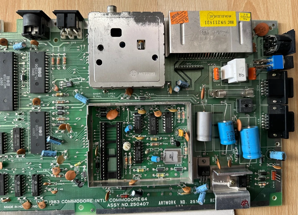 Commodore C64 Mainboard 250407 / ARTWORK NO.251137 REV.B, Ohne VIC #16 25 - Bild 3 von 4