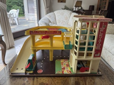 Fisher Price Garage Nr 930 Vintage-Spielzeug PLUS 2 Autos 2 Figuren