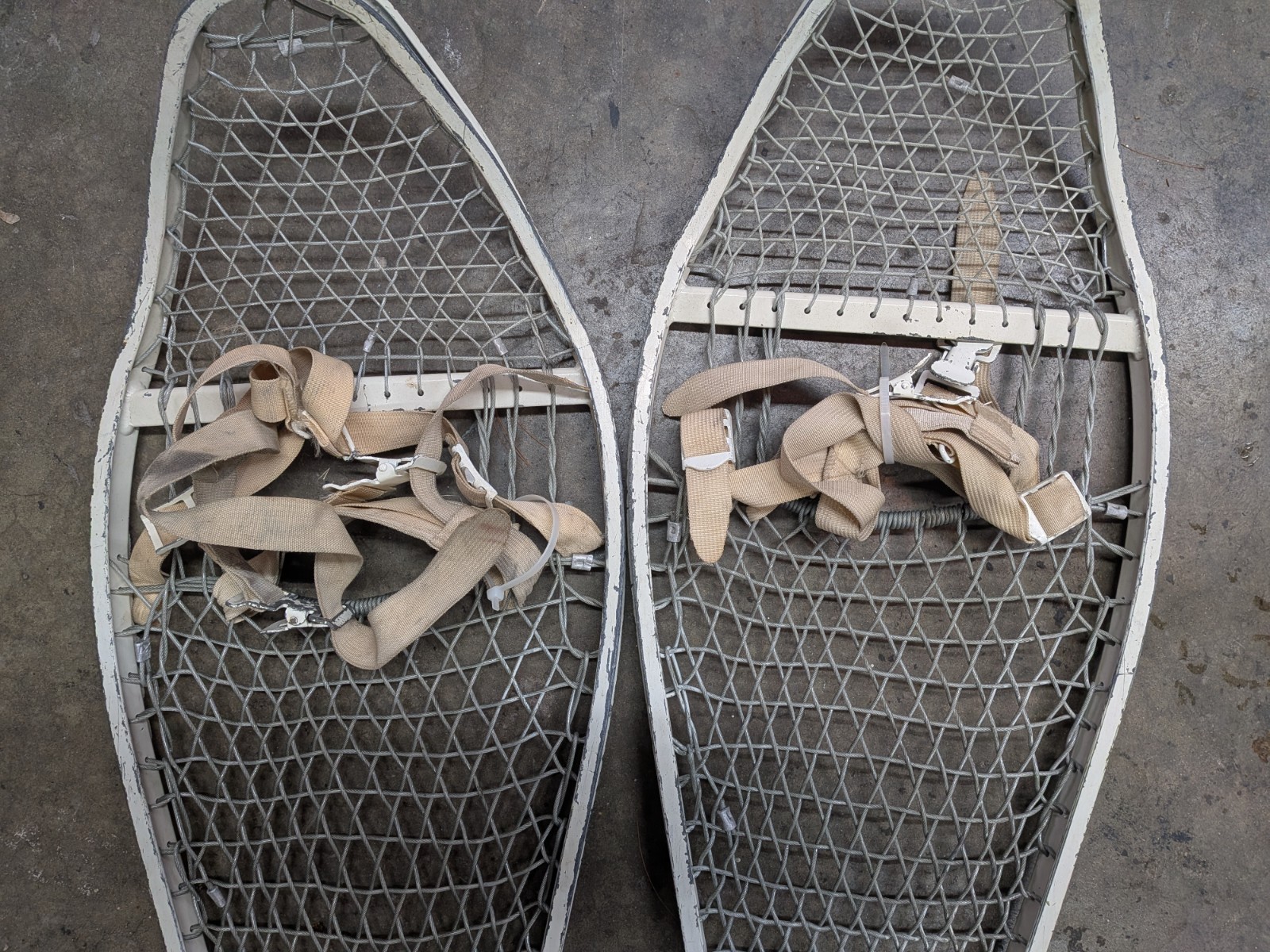 Vintage 1977 Magline of Canada 46" Aluminum Military Snowshoes W/Bindings