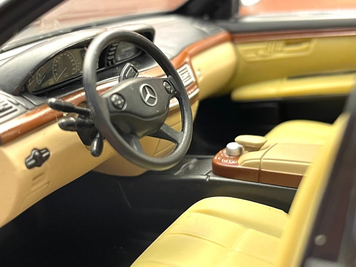 SUPER RARE* Autoart 1/18 Mercedes-Benz S-Class W221 Dealer Edition
