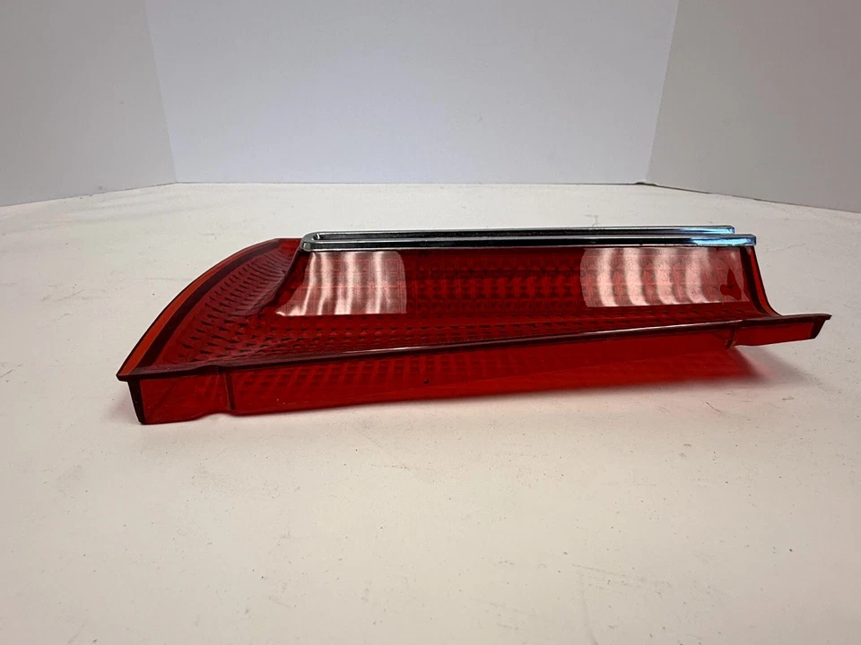 Dodge Monaco 1966 luz trasera izquierda lado del conductor luz trasera exterior lente 2586535 nuevo de stock Foto 4 de 4