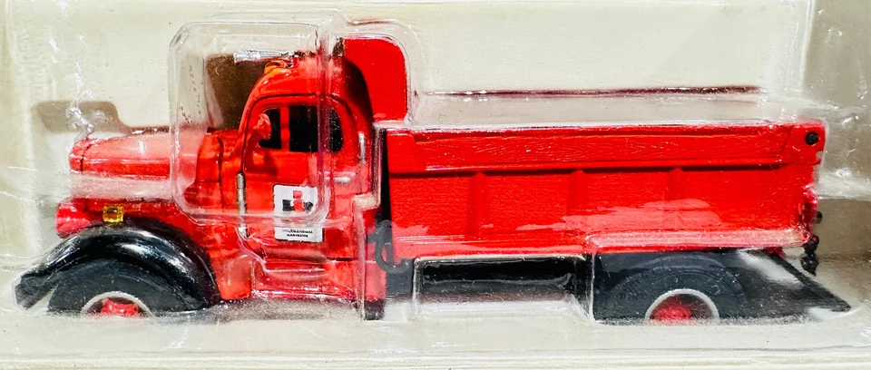 International Harvester White WC Dump Truck By SpecCast 1/50th Scale - Image 3 of 4