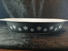Pyrex Black White Snowflake 1 1/2 Quart Casserole Dish Some Wear No Lid