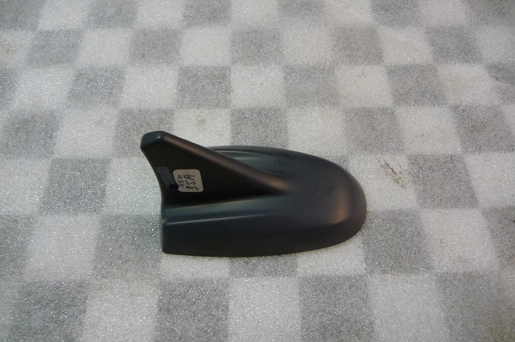 2014-15 Maserati Quattropote Ghibli Radio Antenna with Cover 673000028 670015840