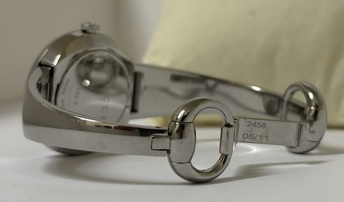 Gucci 129.5 U-Play Swiss Quartz Ladies Silver Dial, 27mm, Excellent Condition - Picture 10 of 11
