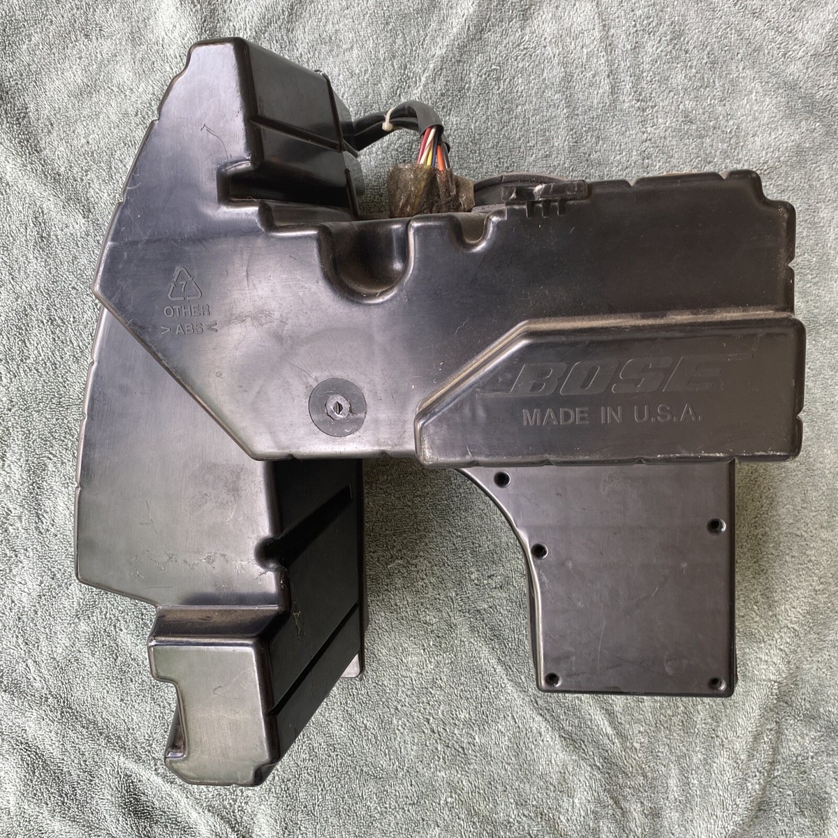 Camaro Rear Bose Speaker Amp Enclosure GM 16196781 for sale Camaro Rear Bose Speaker Amp Enclosure GM 16196781 for sale