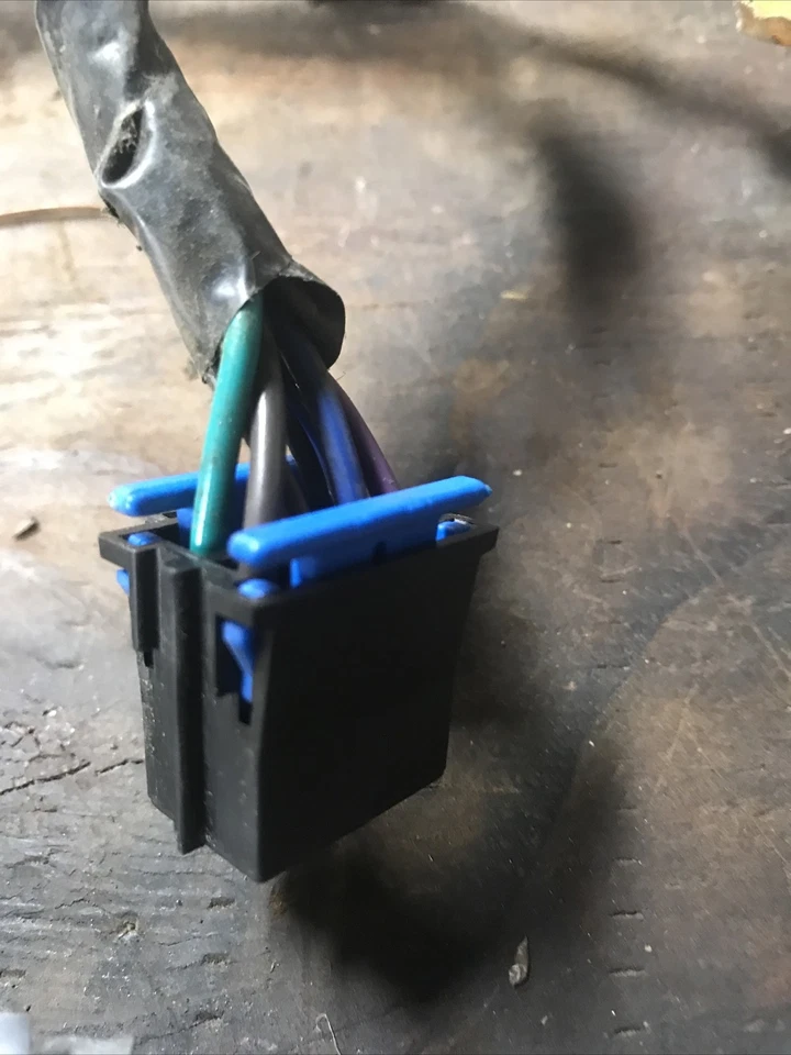 Arnés de cableado de puerta trasera derecha Chevrolet Suburban Silverado 1995-1999 Foto 4 de 4