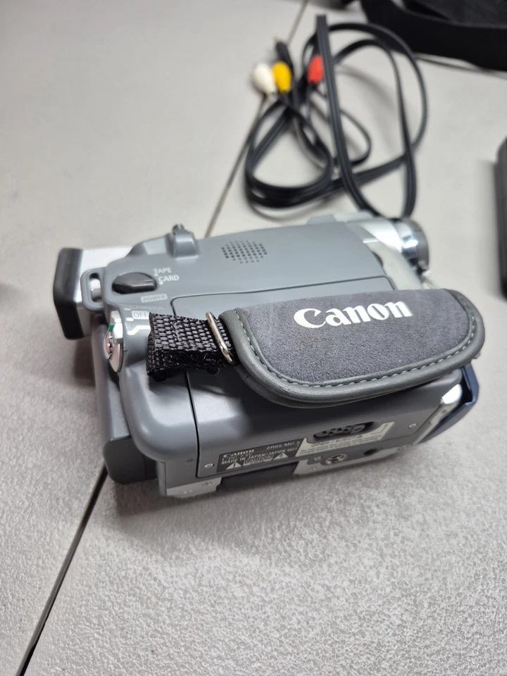 Canon ZR60 Mini DV Camcorder with Battery Remote Charger For parts - Image 3 of 3