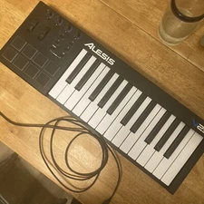 Alesis V25 Midi Keyboard W/ Power cable - Used, Good Condition - Works