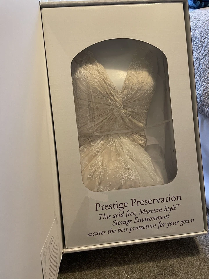 Yumi Katsura Wedding Dress Size 2, Champagne silk underlay with lace - Image 4 of 4