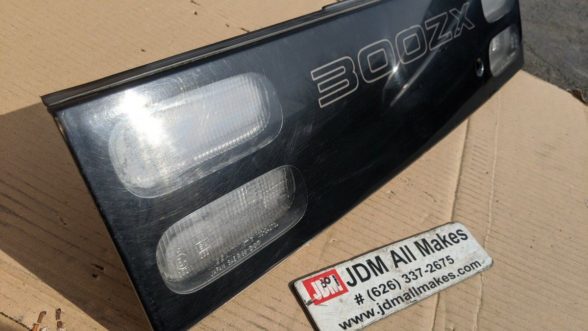 JDM NISSAN 300ZX FAIRLADY Z32 CENTER TAIL LIGHT Rear Garnish JDM NISSAN 300ZX FAIRLADY Z32 CENTER TAIL LIGHT Rear Garnish