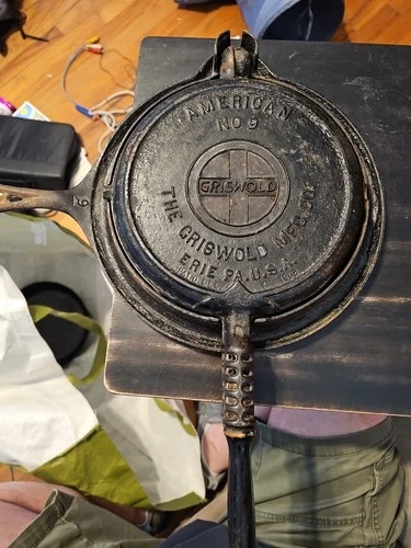New ListingGRISWOLD AMERICAN No. 9 WAFFLE IRON Cast Iron W/ Base Antique 979, 978 Pat 1908