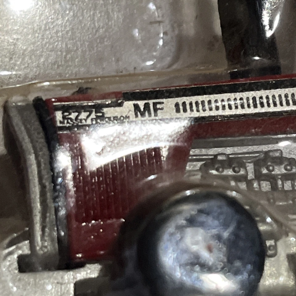 ERTL #1622 MASSEY-FERGUSON 1/64 Scale Die-Cast Tractor w/Cab In Package - Image 4 of 4