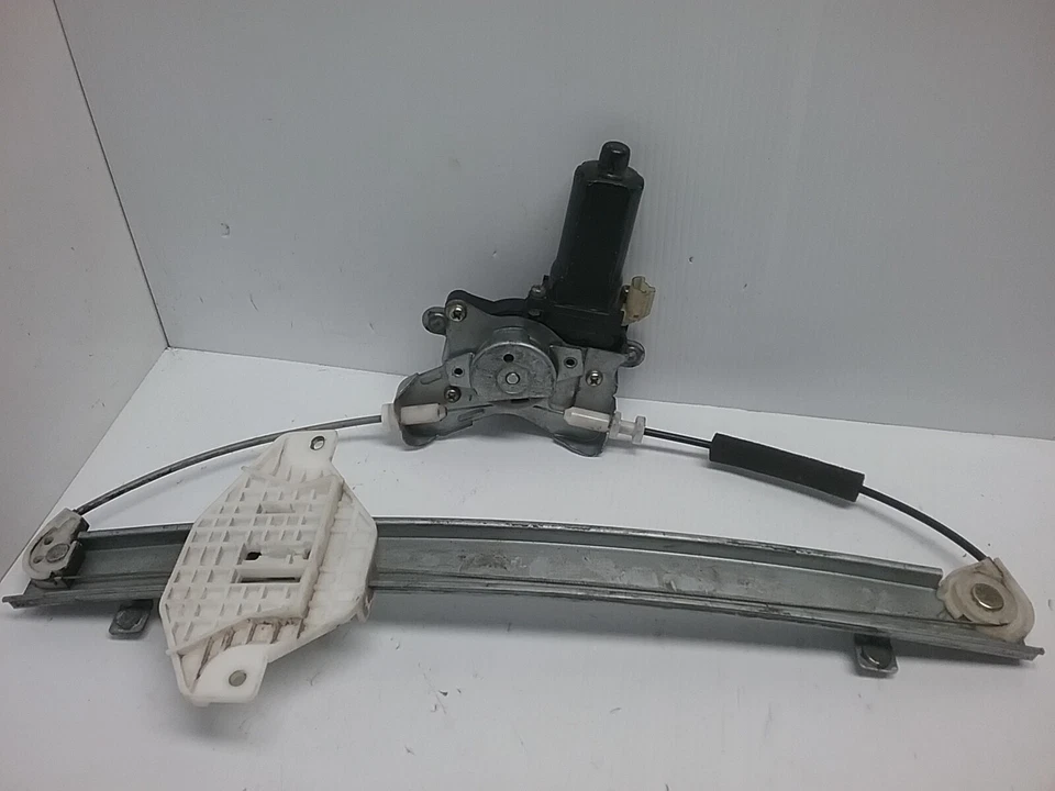1999-2002 Hyundai Sonata Left Rear Window Regulator With Motor (2.4L 4 Cylinder) - Image 4 of 4