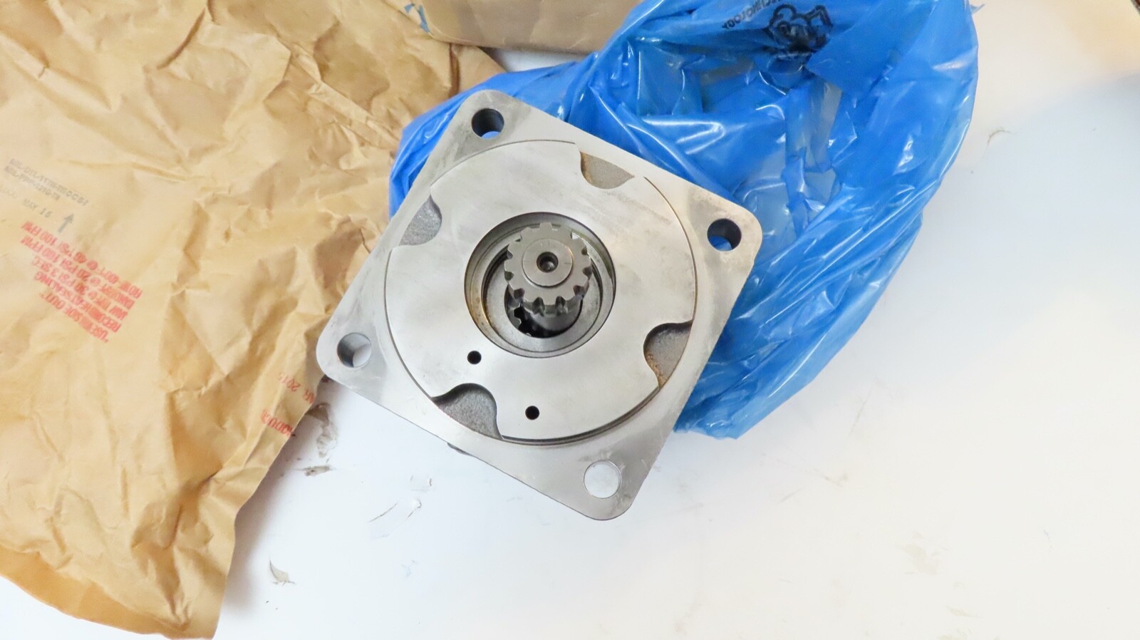 EATON HYDRAULIC WINCH MOTOR PACCAR 