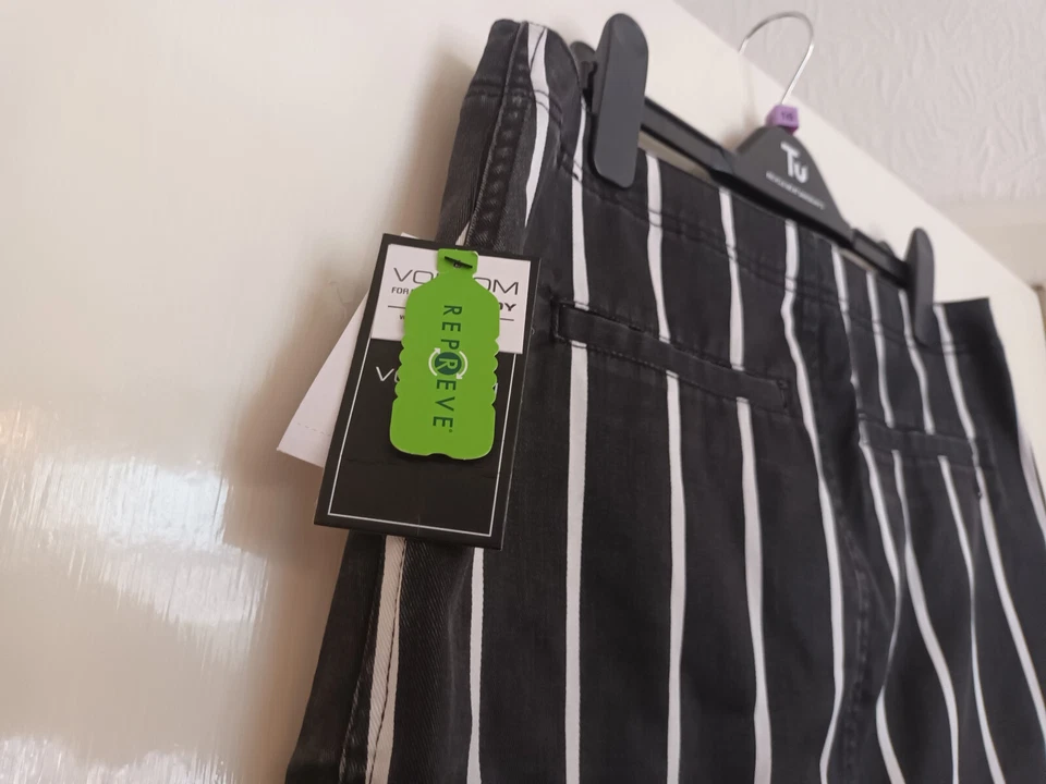 Volcom Black & White Striped Full Zip Front Thin Denim Short Skirt Size 10 - NWT - Image 4 of 4