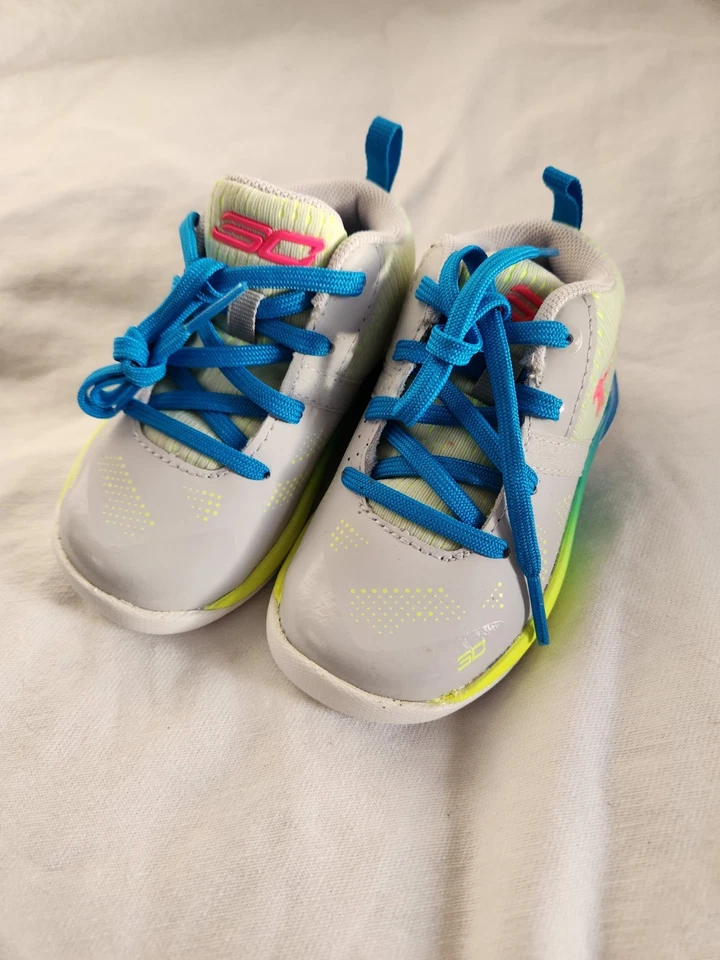 Under Armour Curry 2 Splash Fiesta Niños Niño Bebé 5k Zapatos 3026282-100 Nuevos sin Caja Foto 3 de 4