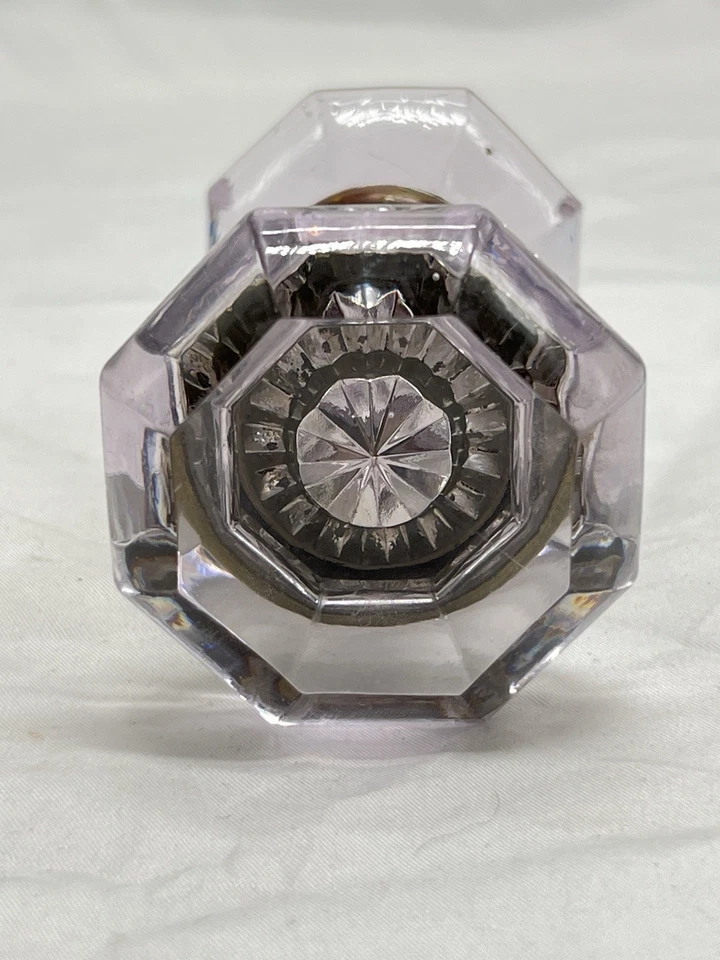 Juego de perillas de puerta vintage de vidrio amatista púrpura y latón Octaganol muy bonito Foto 2 de 4