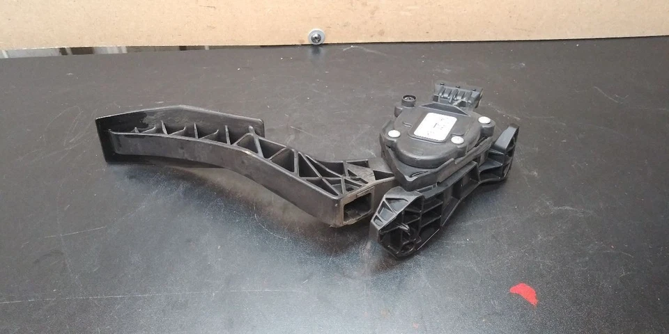 Chevrolet Volt 2012 pedal de gasolina OEM 13252702 Foto 4 de 4