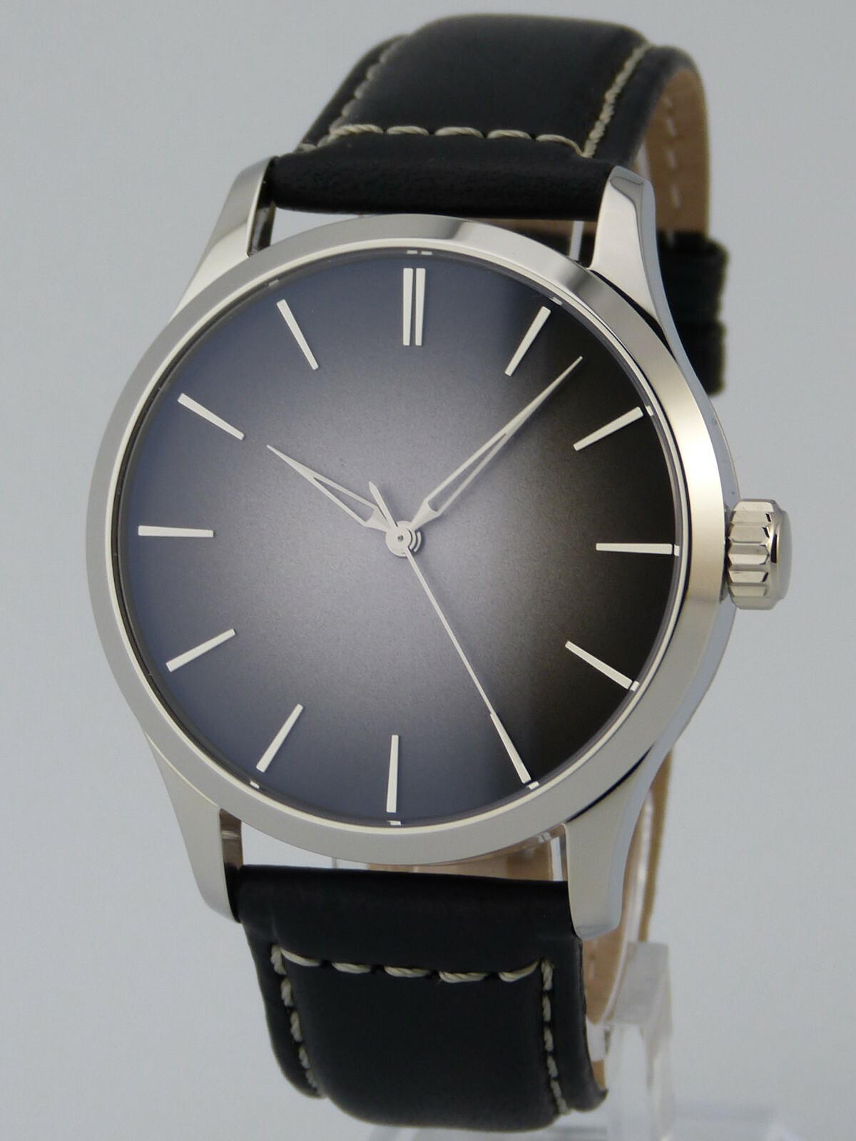 Montre FUME grise de 41mm au mouvement automatique pour affirmer votre style au bureau
