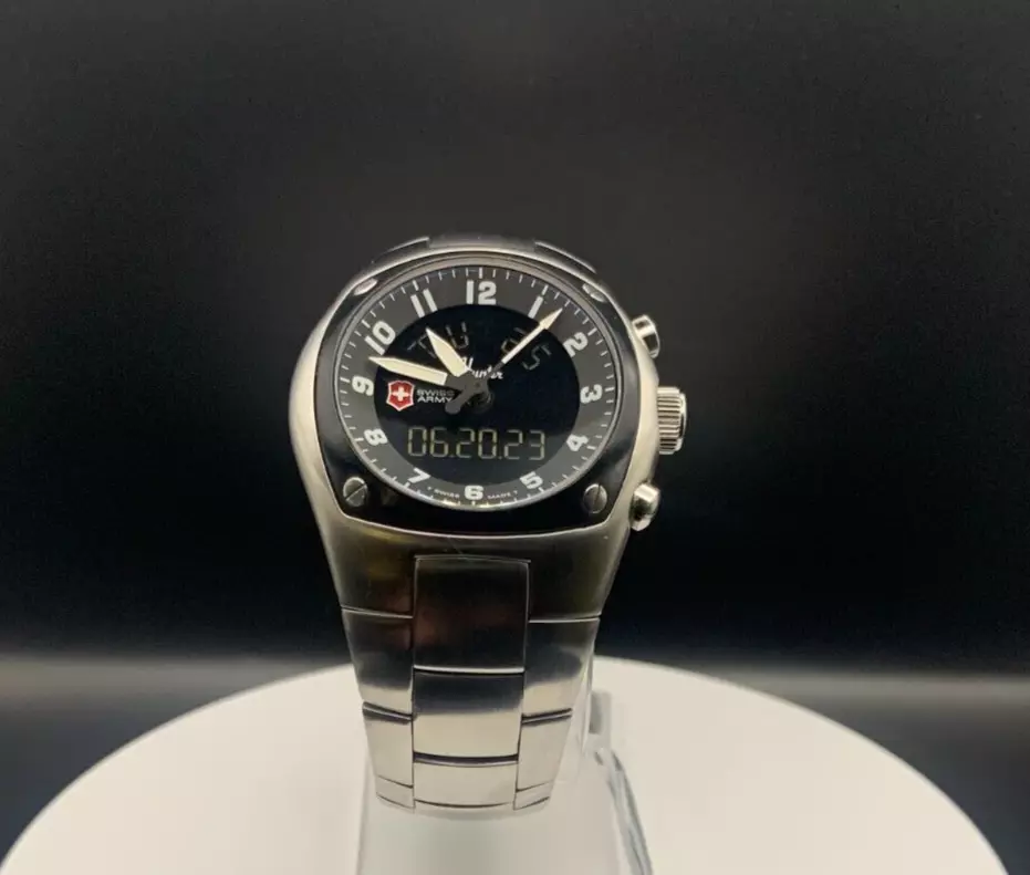 Swiss army top hunter watch