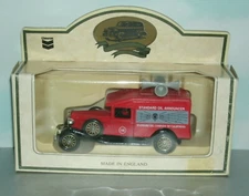 1/50 Scale 1930's Standard Oil Announcer Car Diecast Model Replica Chevron Lledo